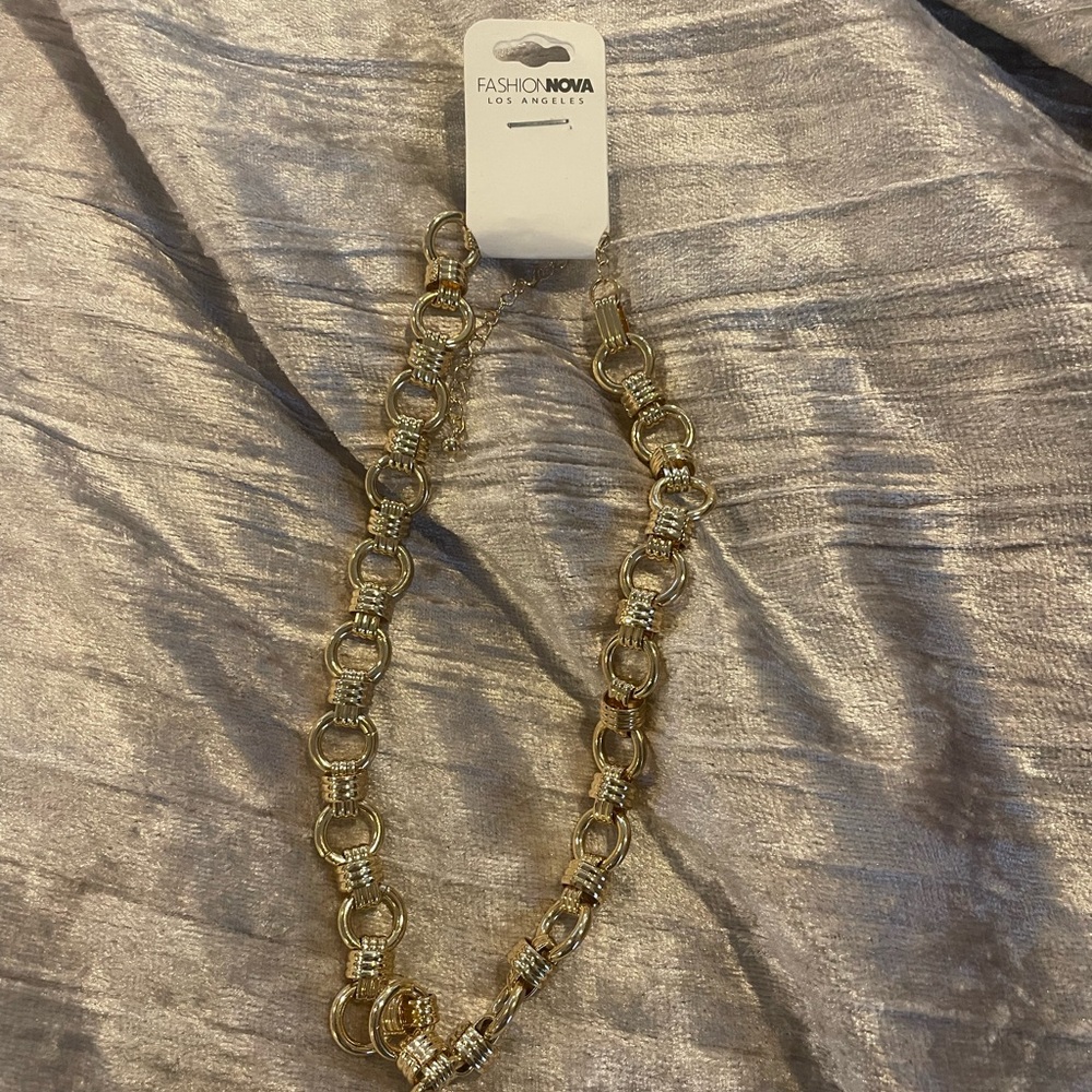 NWT! Fashion Nova necklace 🫶🏼
